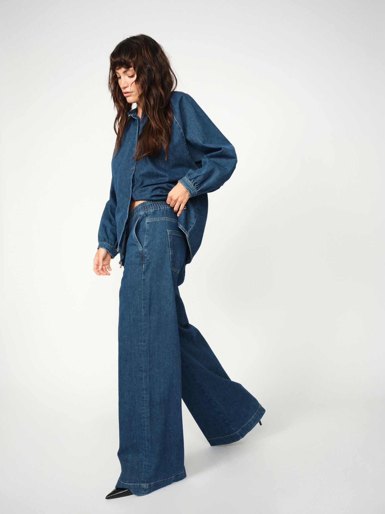 Modelshot / Dark Blue / Detail